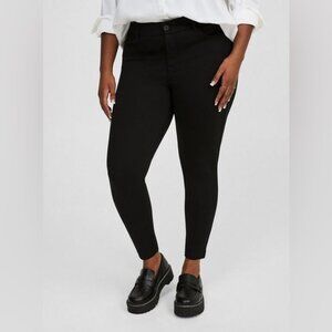 Women’s torrid 22 Studio Lux Black Ankle Skinny High-Rise Pant